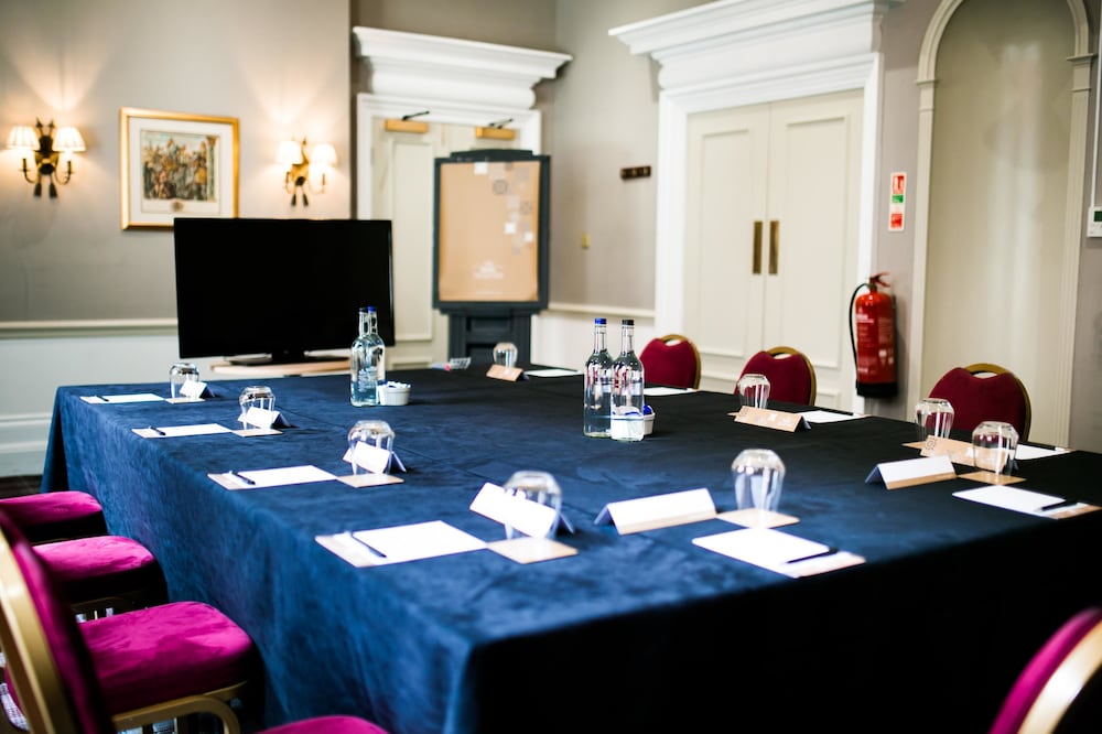 Фото The Angel Hotel