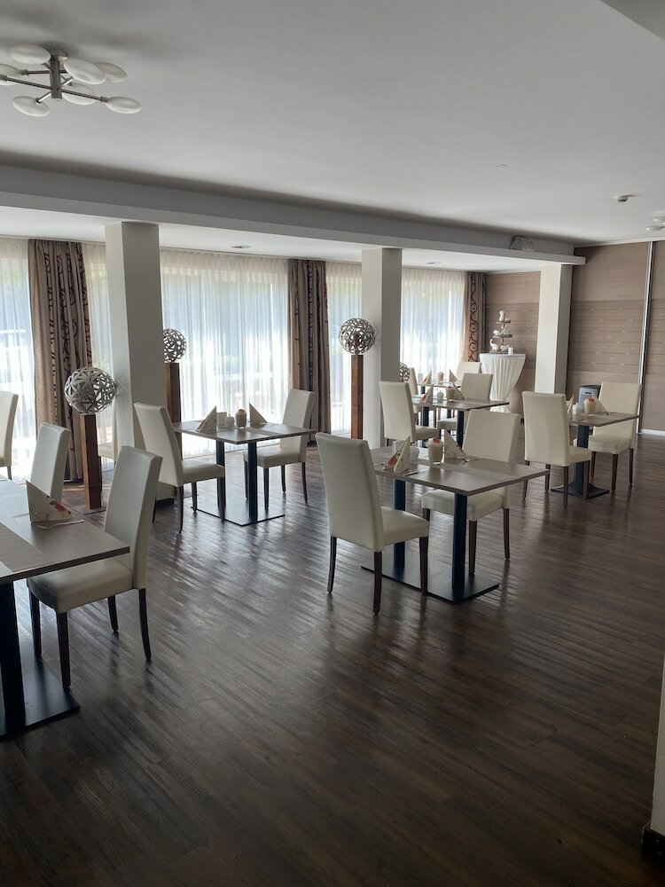 Фото Hotel Rödelheimer Hof - Am Wasserturm