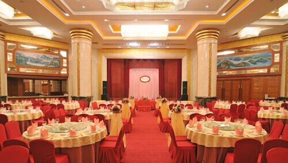 Фото Conifer Garden Hotel