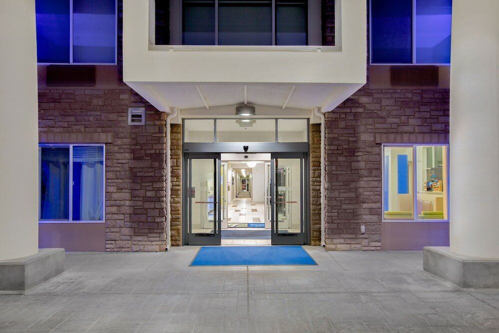 Фото Holiday Inn Express & Suites Ontario, an Ihg Hotel