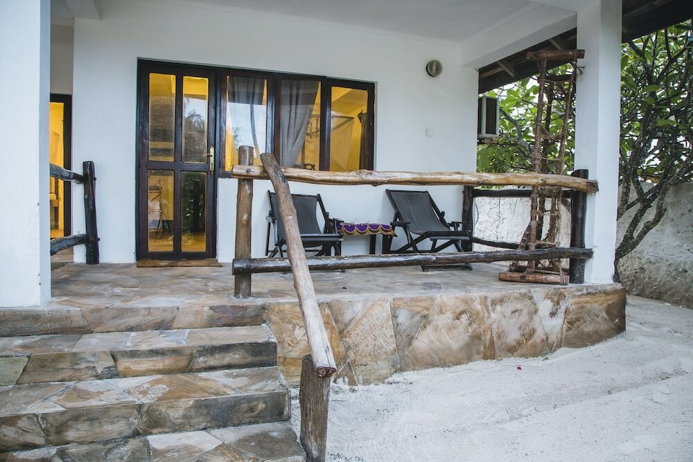 Фото Moonshine Uroa Boutique Hotel