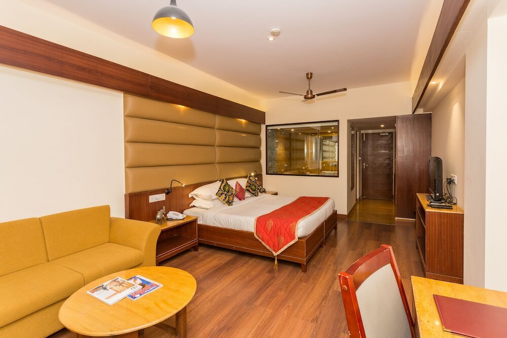 Фото Hotel Hilltop Palace