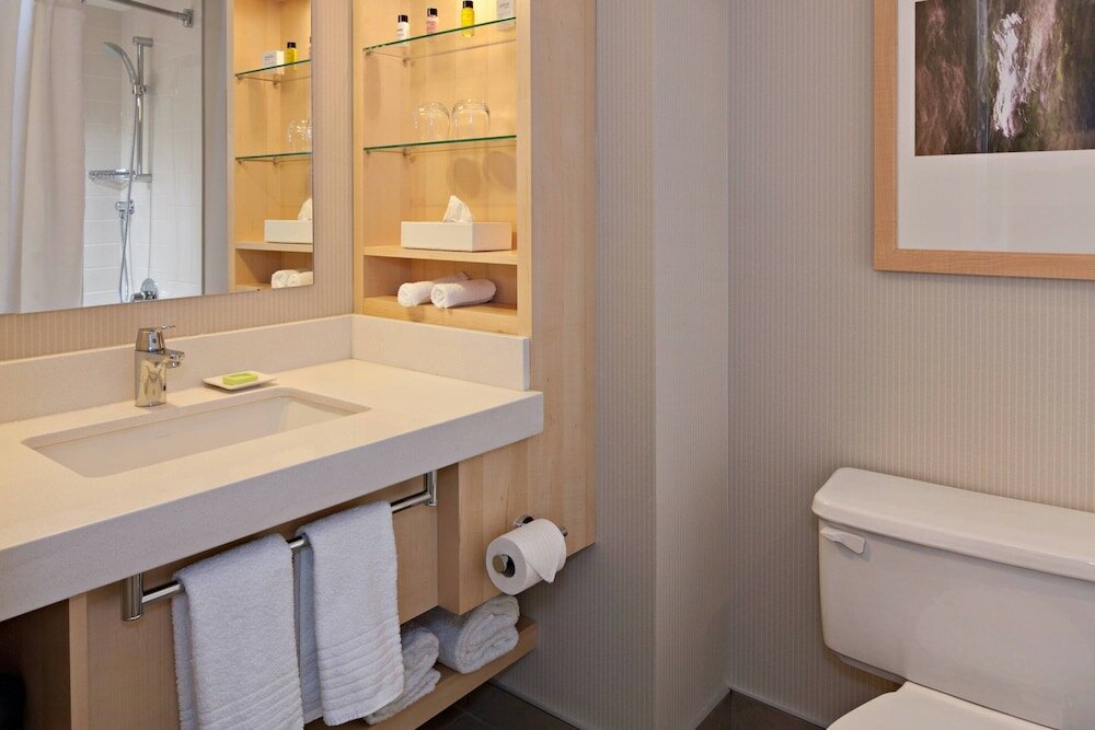 Фото Delta Hotels by Marriott Edmonton South Conference Centre