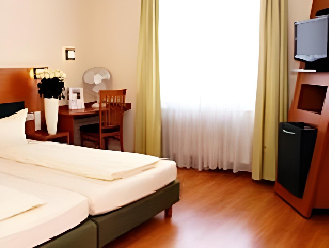 Фото Memphis Hotel