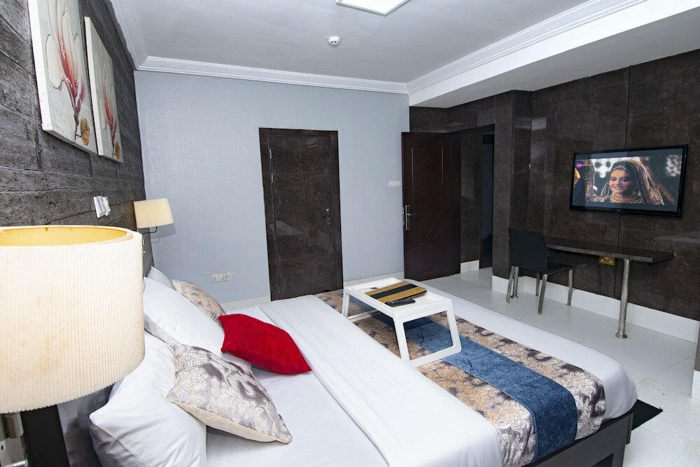 Фото Newland Luxury Apartments