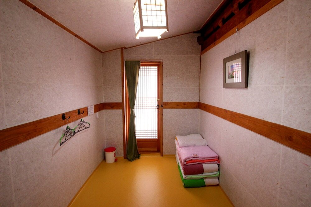 Фото Happiness Full Hanok Guesthouse