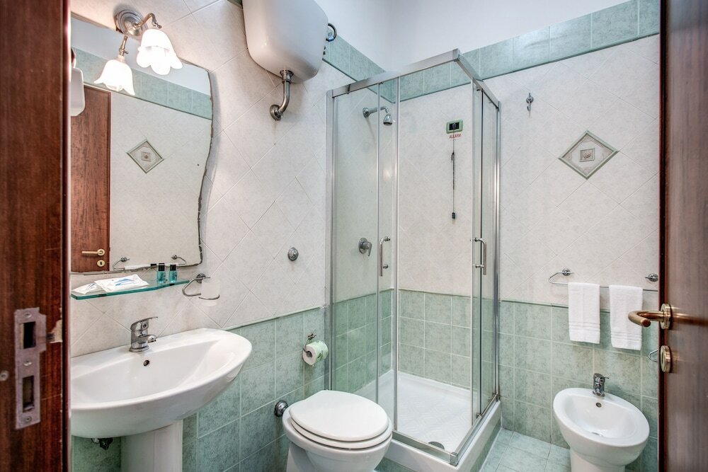 Фото Hotel Garibaldi Naples