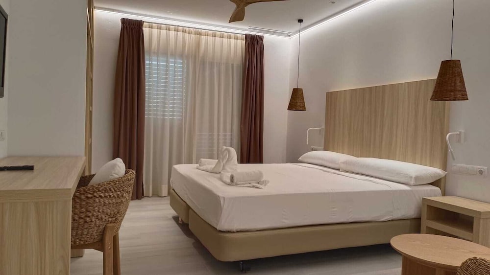 Фото Hotel Roca Bella