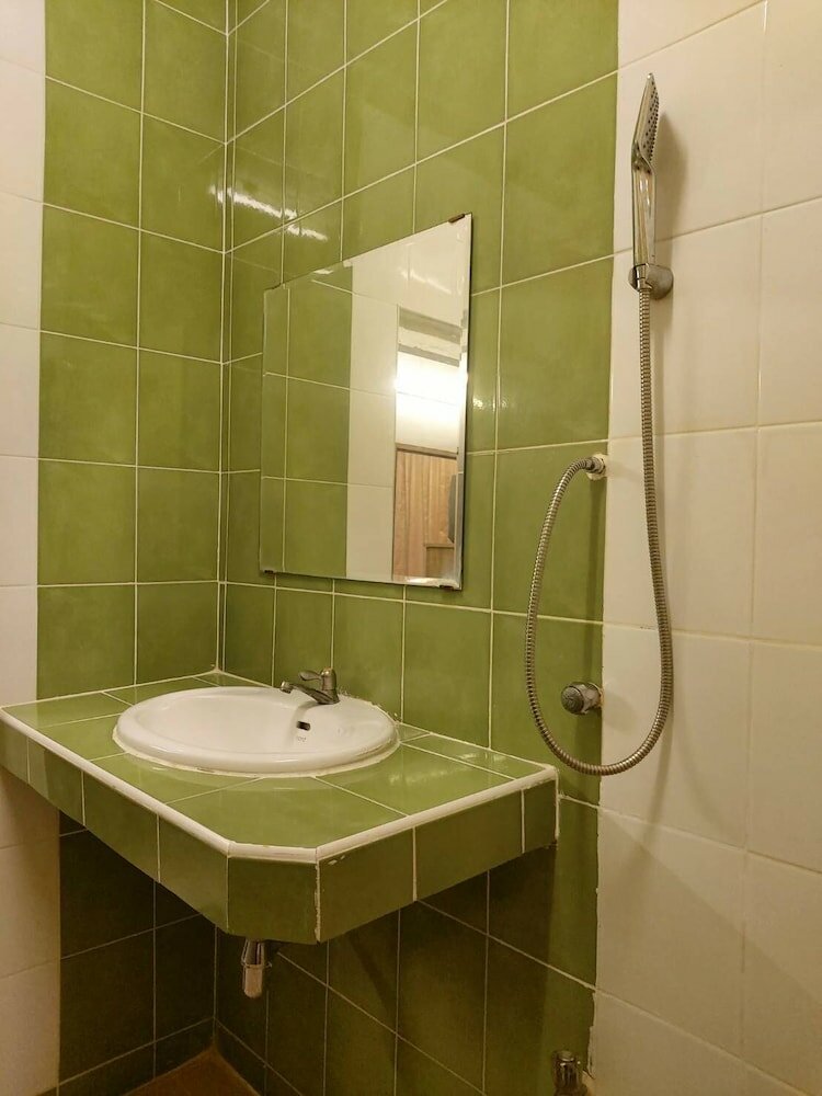 Фото Suriwong Chumphon Hotel