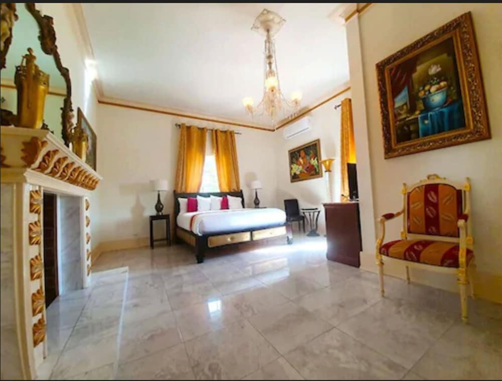 Фото Ocean West Boutique Hotel