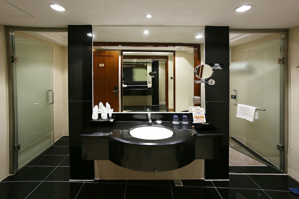 Фото Jiangmen Gladden Hotel