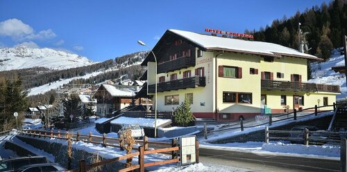 Внешний вид отеля Hotel Loredana в Ливиньо, фото 4