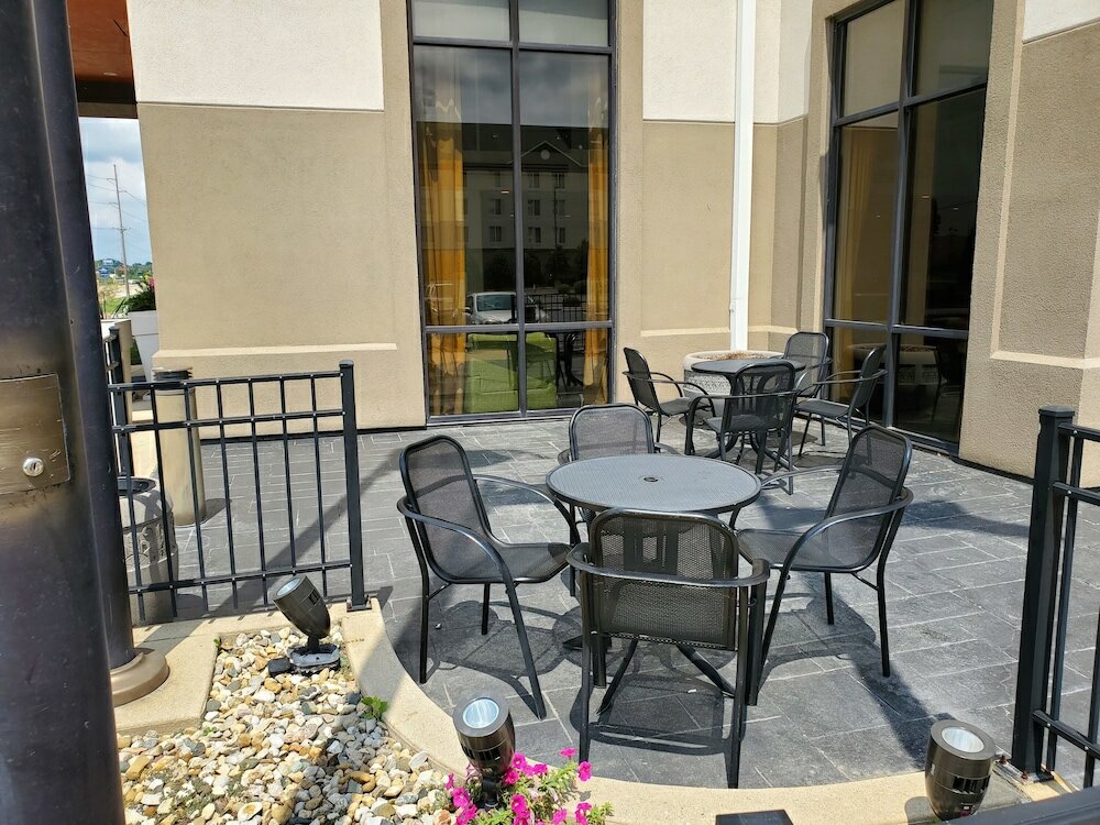 Фото Holiday Inn Express & Suites Springfield