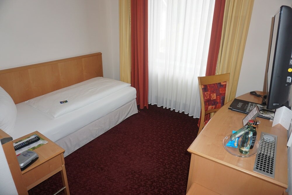 Фото Hotel Am Schloss Aurich Schlossresidenz