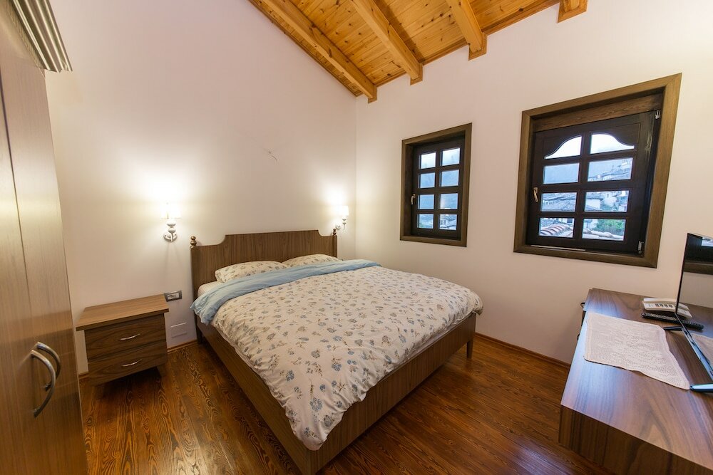 Фото Hotel Onufri