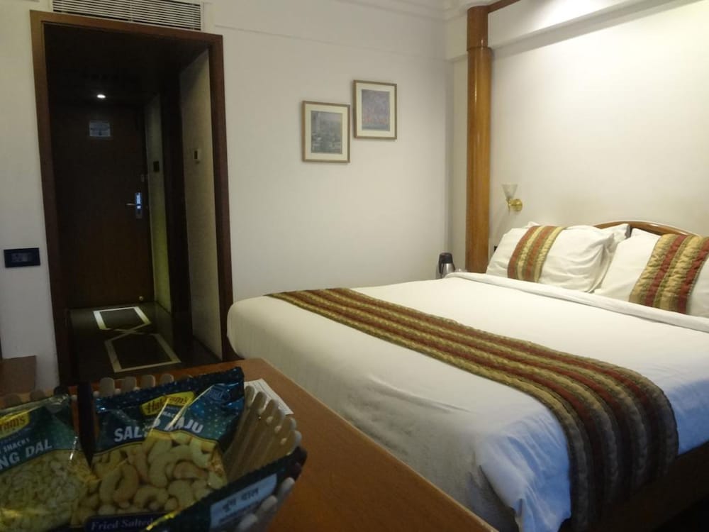 Фото Hotel Midtown Pritam