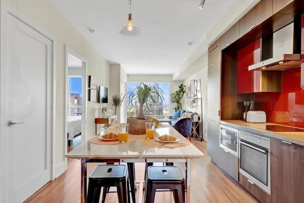 Фото Life Suites Loft - Cn Tower