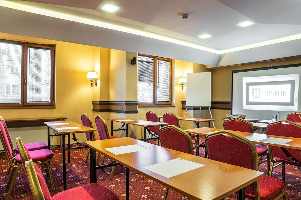 Фото Best Western Plus Bristol Hotel