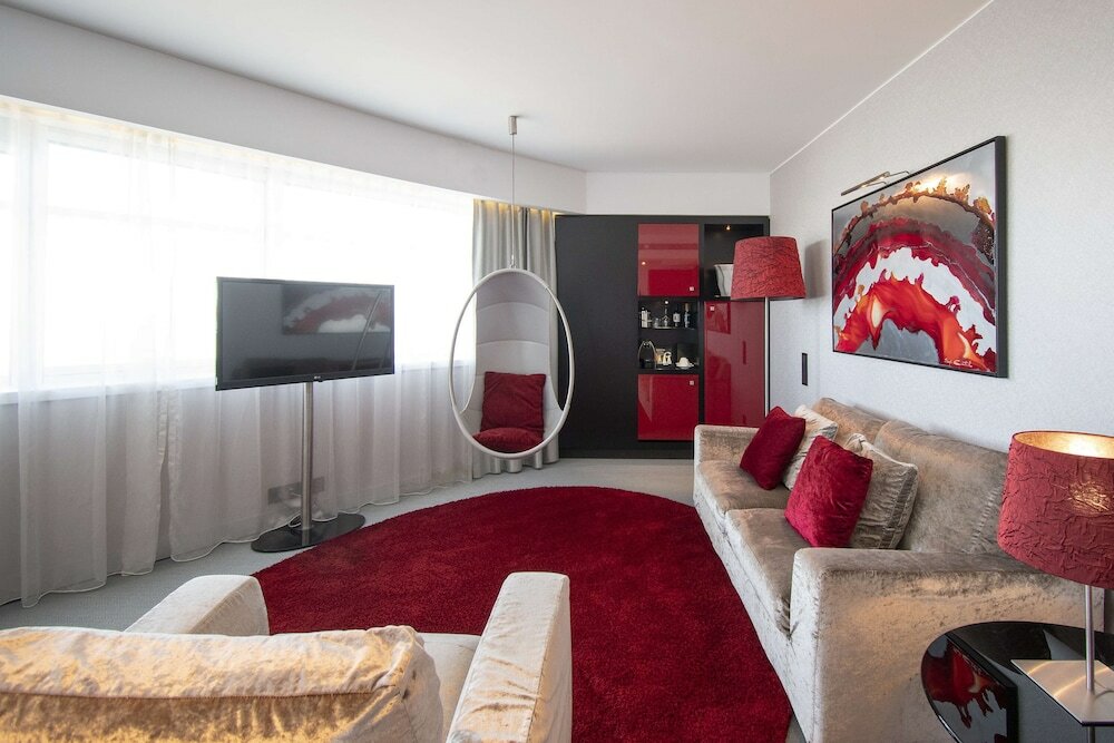 Фото Myriad by Sana Hotels