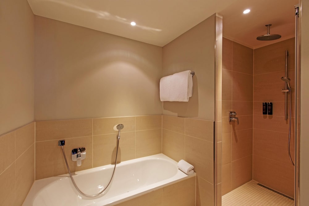 Фото Steigenberger Airport Hotel Berlin