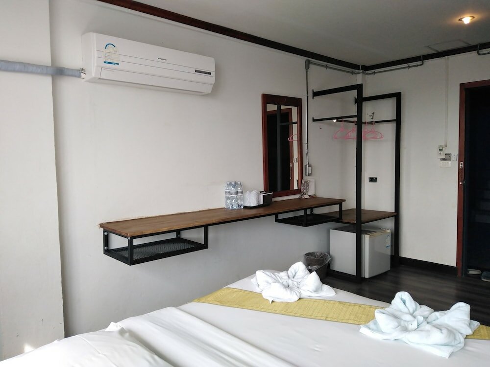 Фото Pimpimarn Beach Hotel