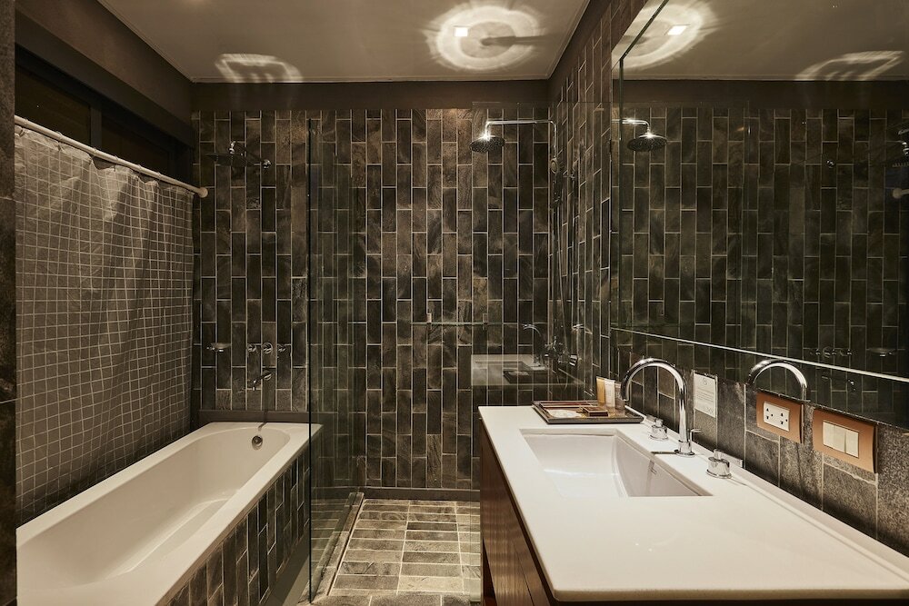 Фото LUXX Langsuan Hotel