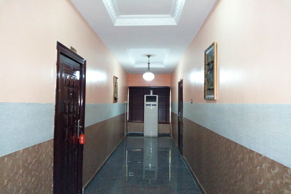 Фото First Laurel Hotel & Suites