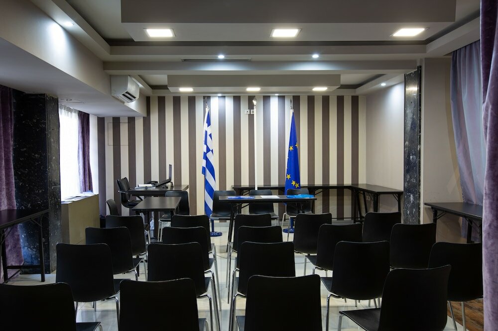 Фото Metropolitan Hotel