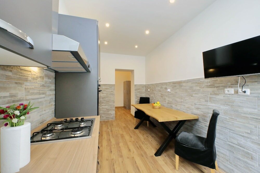 Фото  Pinidiroma Rooms and Suites