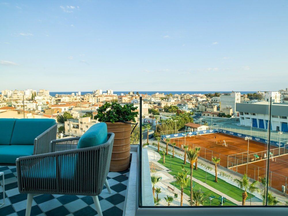 Фото LIV Urban Suites Larnaca