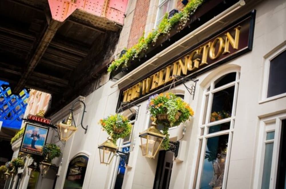 Фото The Wellington Hotel