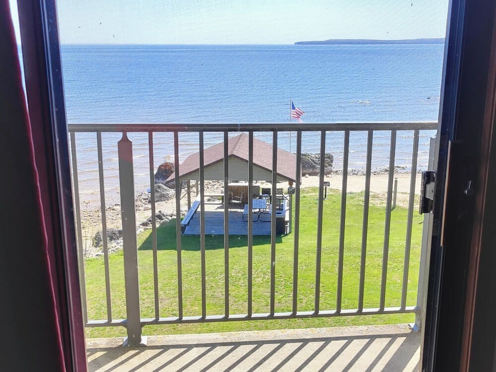 Фото Bavarian Haus Lakefront Inn