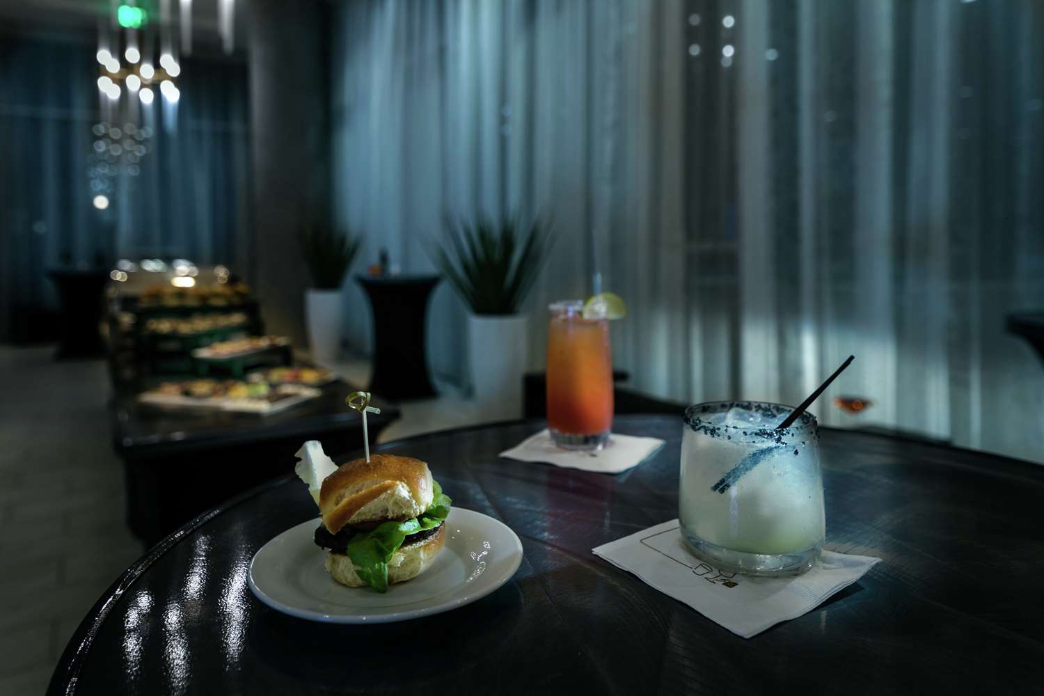 Фото Hilton Garden Inn Seattle Bellevue Downtown, Wa