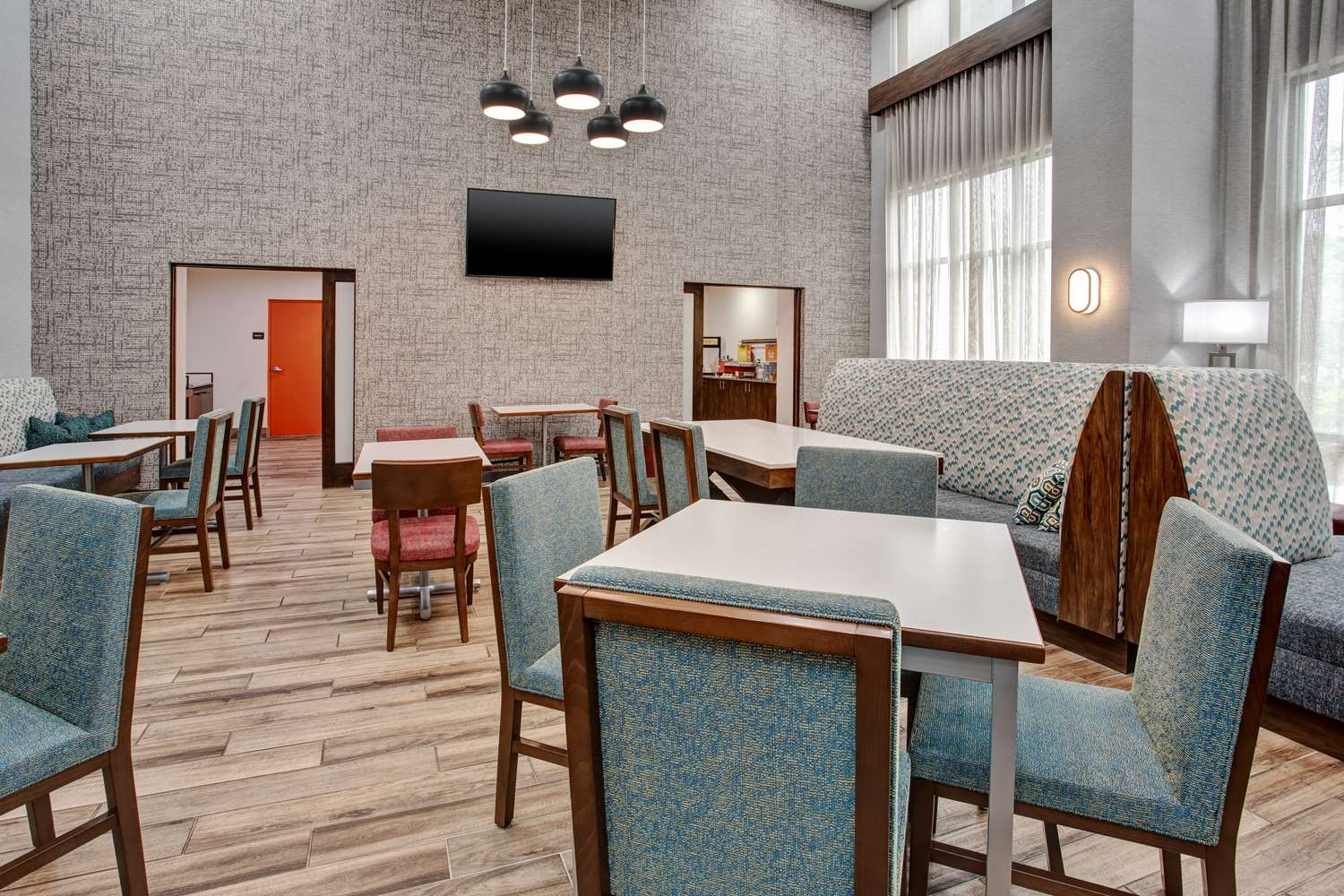 Фото Hampton Inn & Suites Tampa East