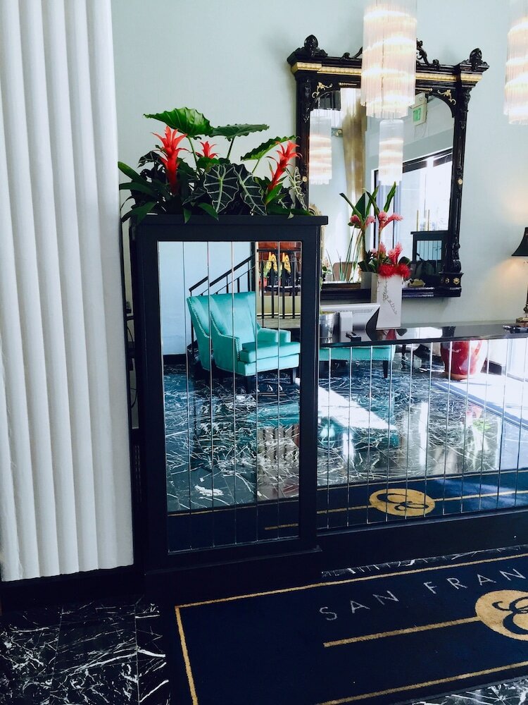 Фото Embassy Hotel