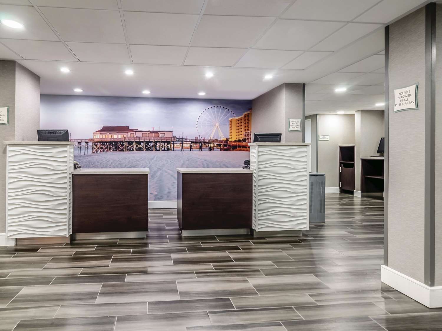 Фото La Quinta Inn & Suites by Wyndham Myrtle Beach - N Kings Hwy