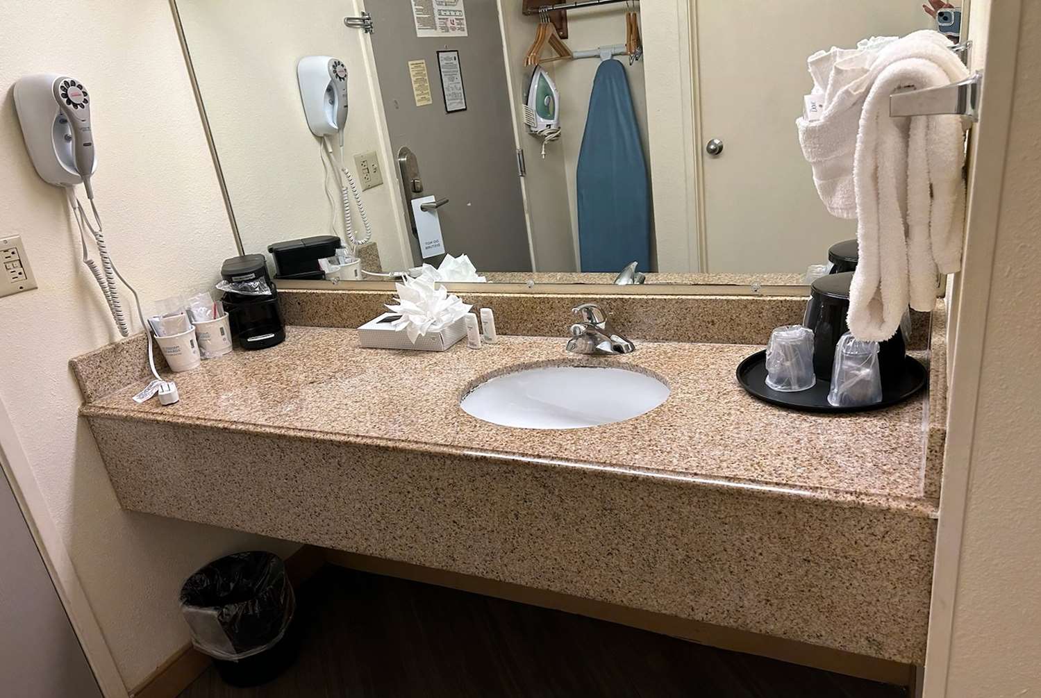 Фото La Quinta Inn & Suites by Wyndham Orlando South