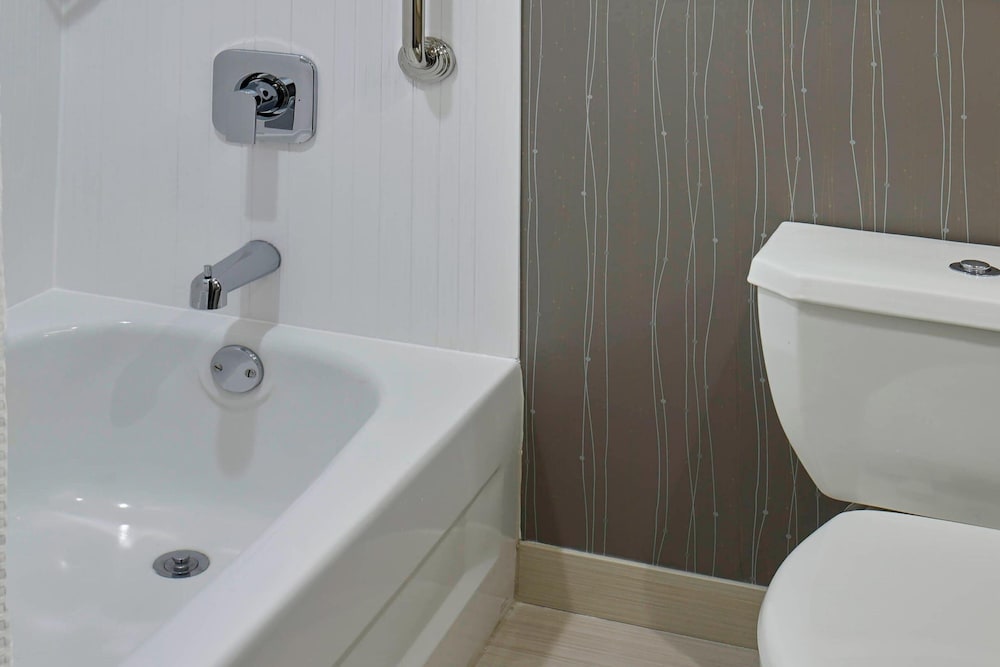 Фото Courtyard by Marriott Albany Thruway