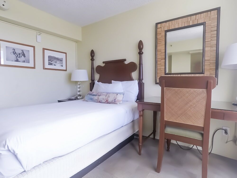 Фото Ohia Waikiki Studio Suites