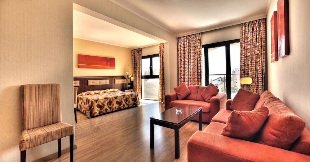 Фото Livadhiotis City Hotel