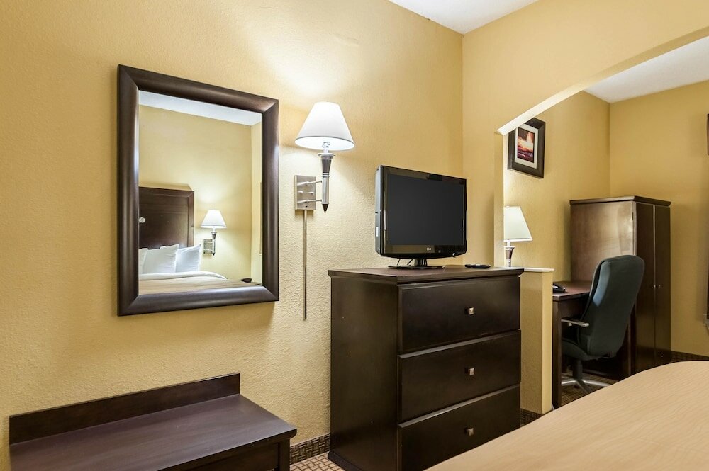 Фото Quality Inn & Suites Lafayette