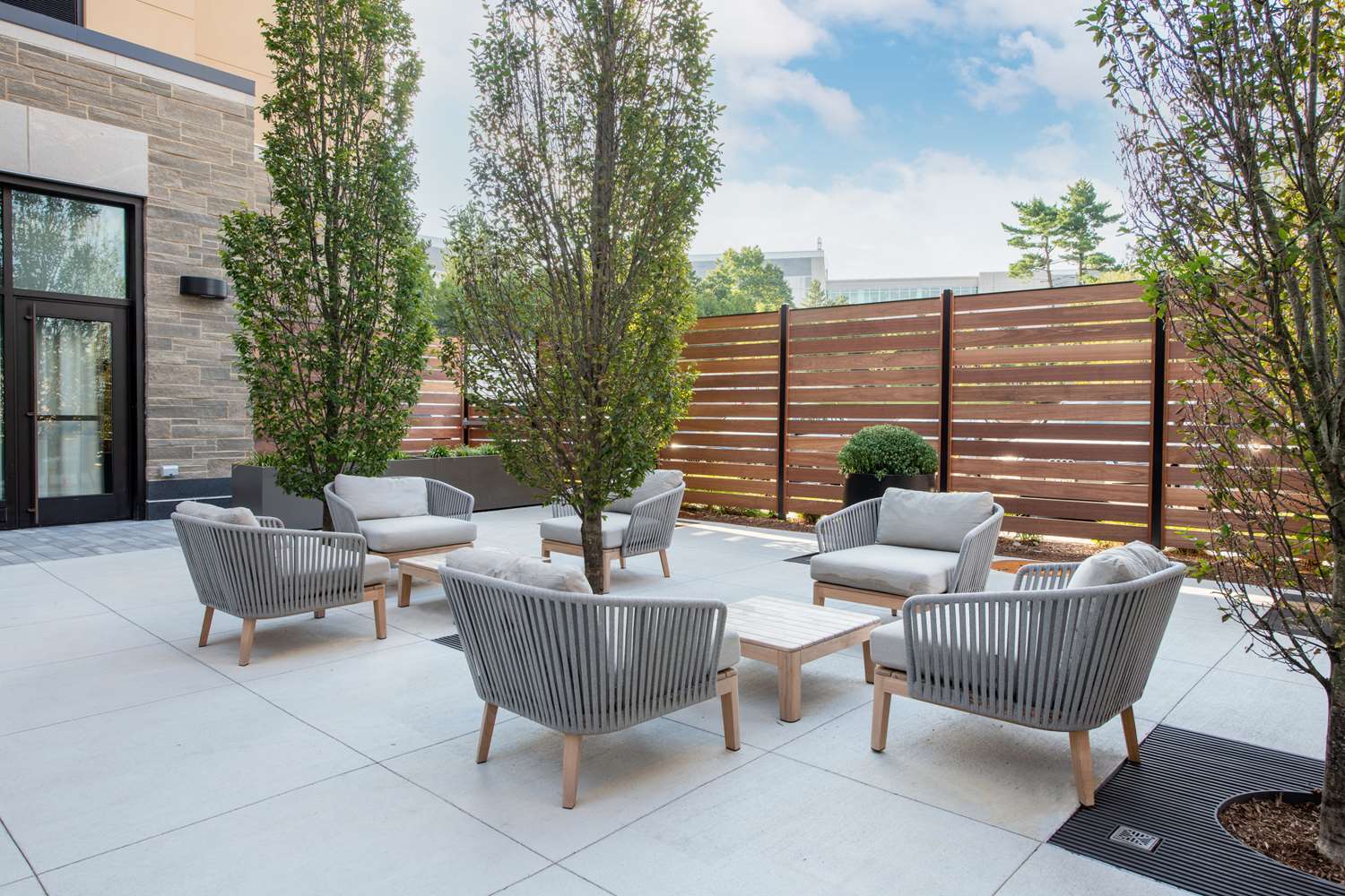 Фото Hilton Garden Inn Boston Canton