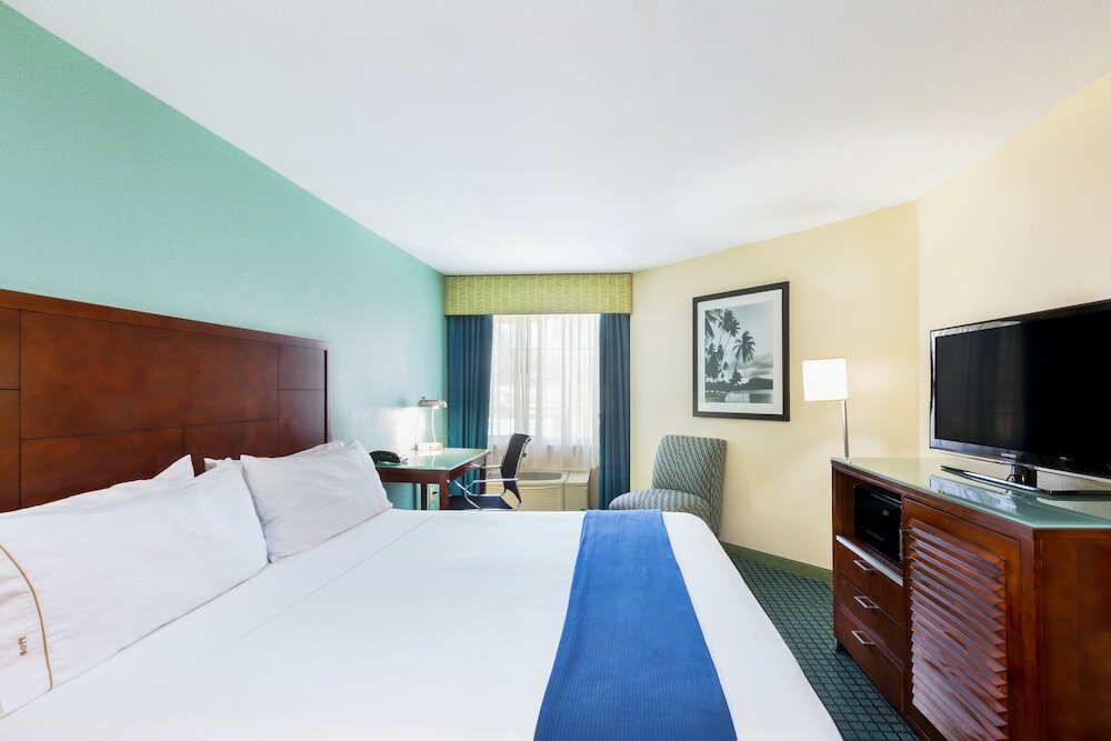 Фото Holiday Inn Express San Diego Sea World - Beach Area, an Ihg Hotel