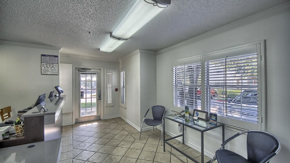 Фото Studio 6 San Antonio, Tx - Six Flags