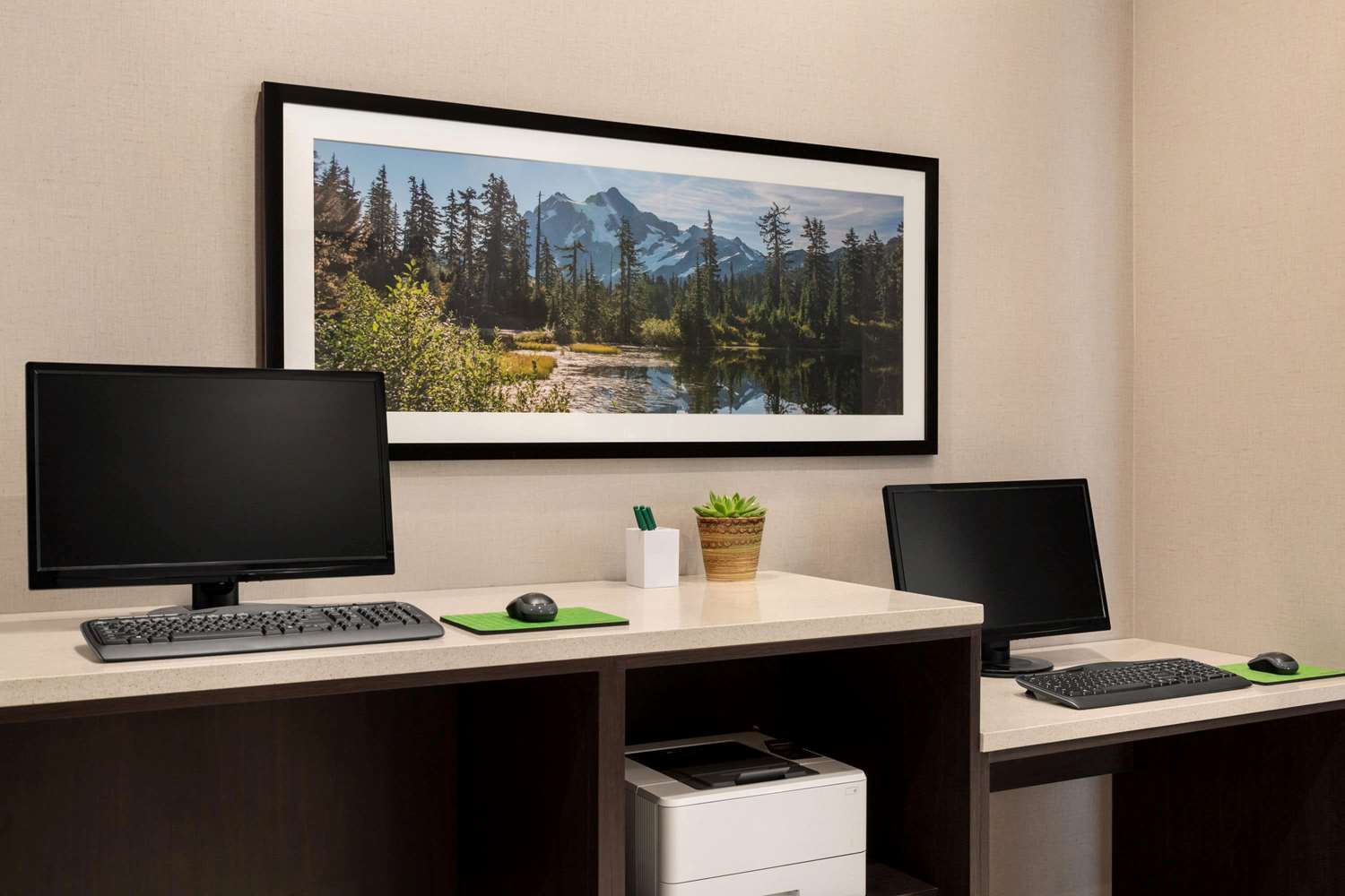 Фото La Quinta Inn & Suites by Wyndham Burlington