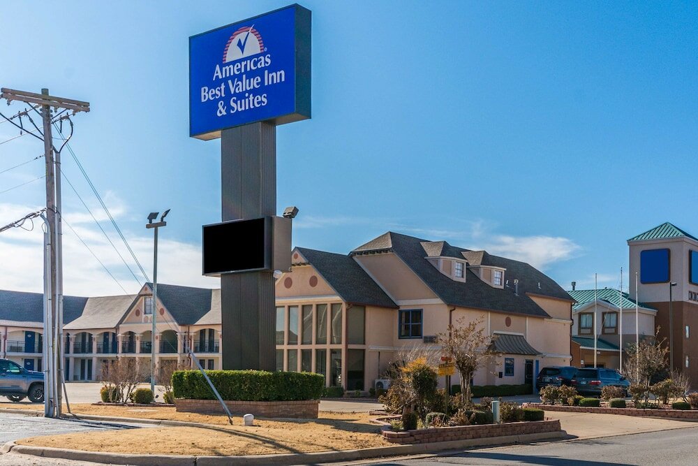 Фото Econo Lodge Inn & Suites