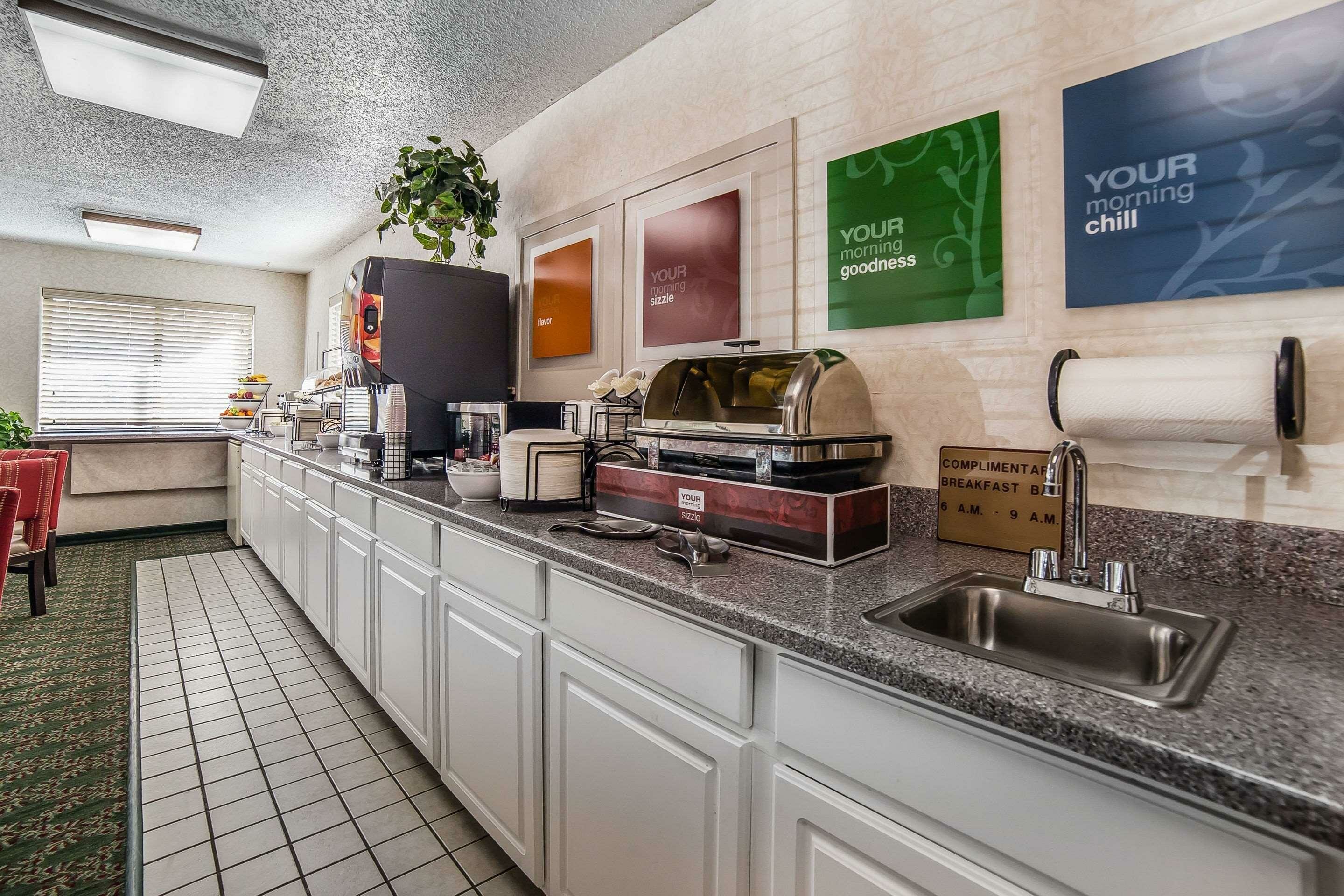 Фото Yellowstone River Inn & Suites