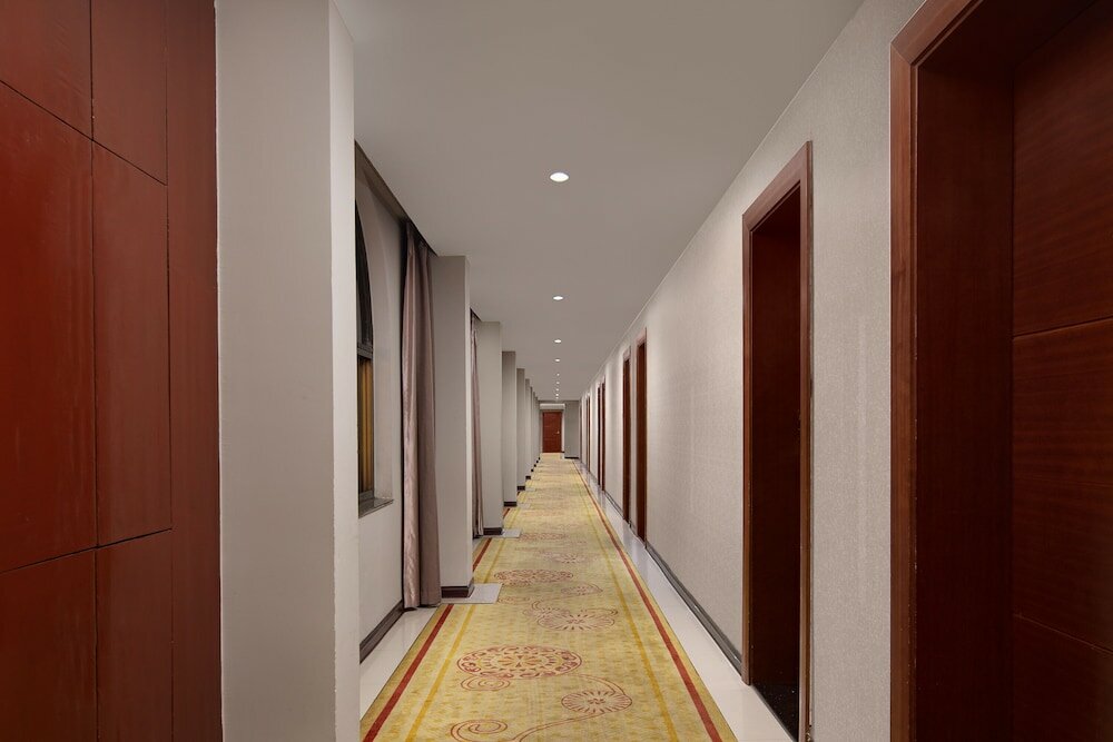 Фото Kaiserdom Changsha West Bus Terminal