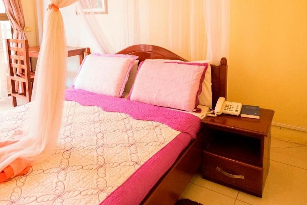 Фото Kahondo Buffalo Hotel