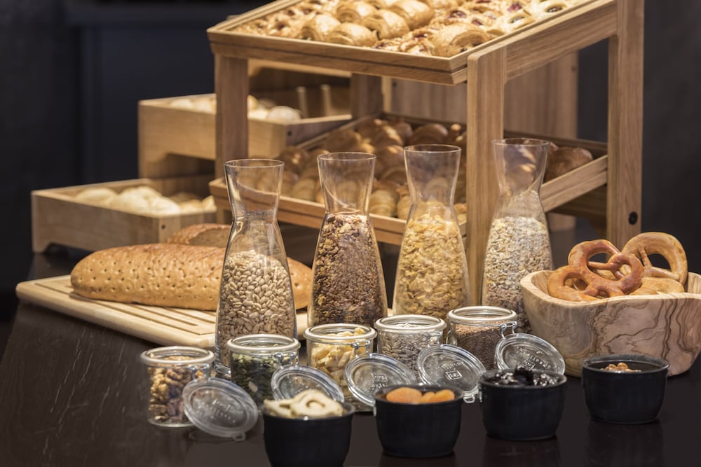 Фото Adina Apartment Hotel Cologne